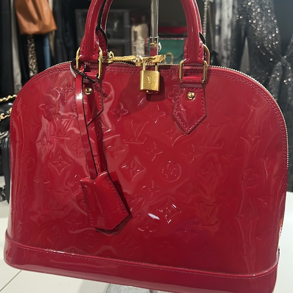 Louis Vuitton - Picture 12 of 12